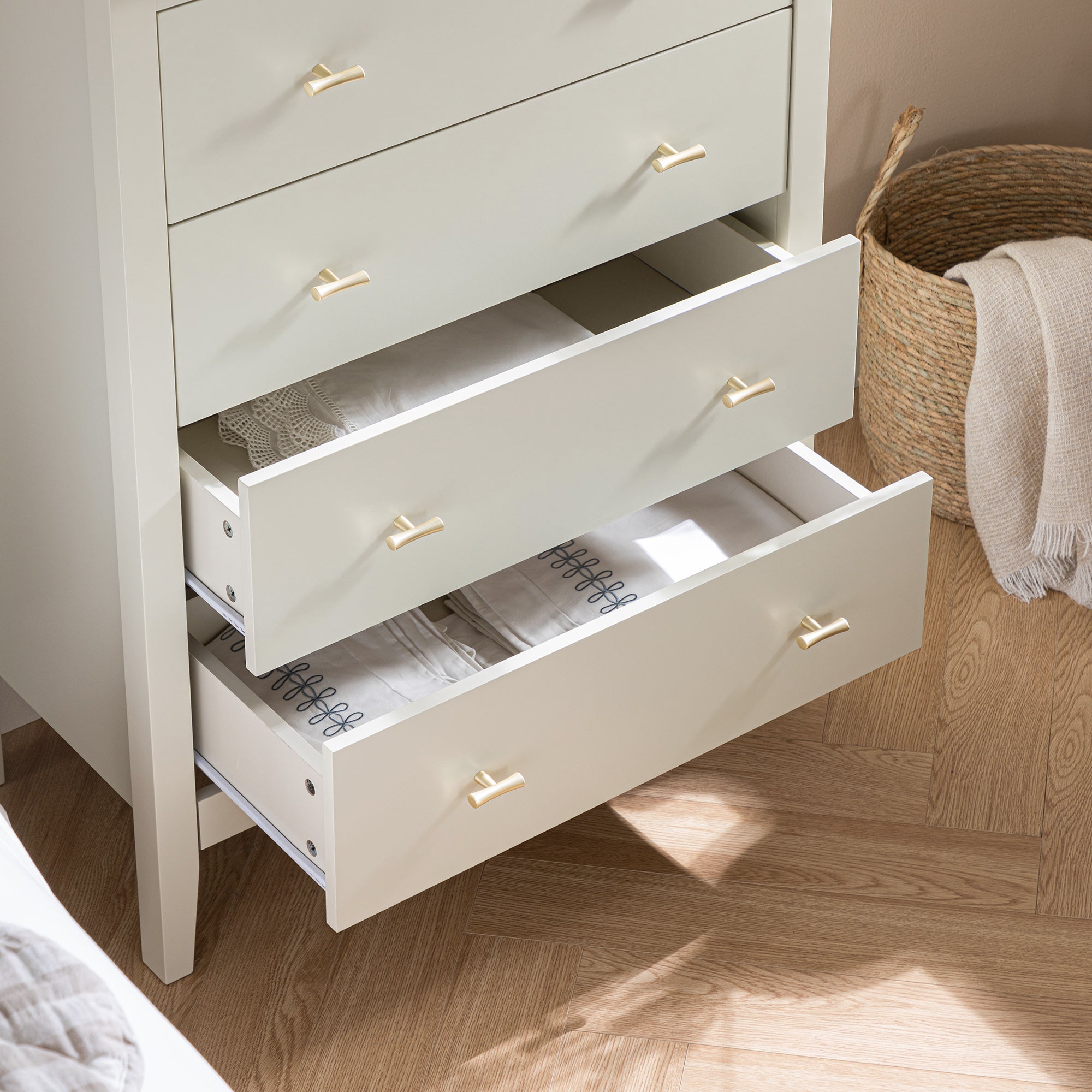 Oakham 4-Drawer Dresser, Shaded White