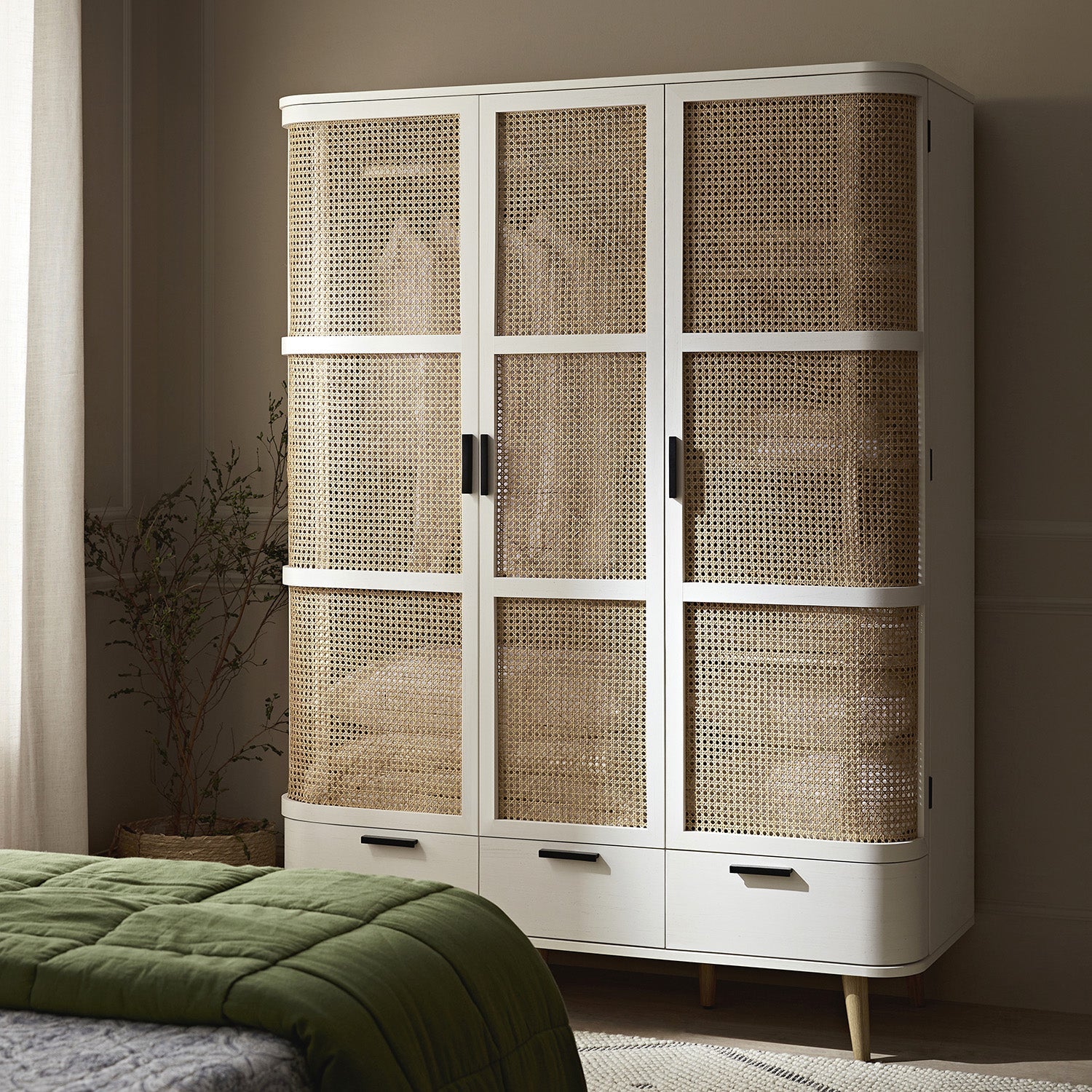 Izzy Curved Rattan Triple  Closet, White