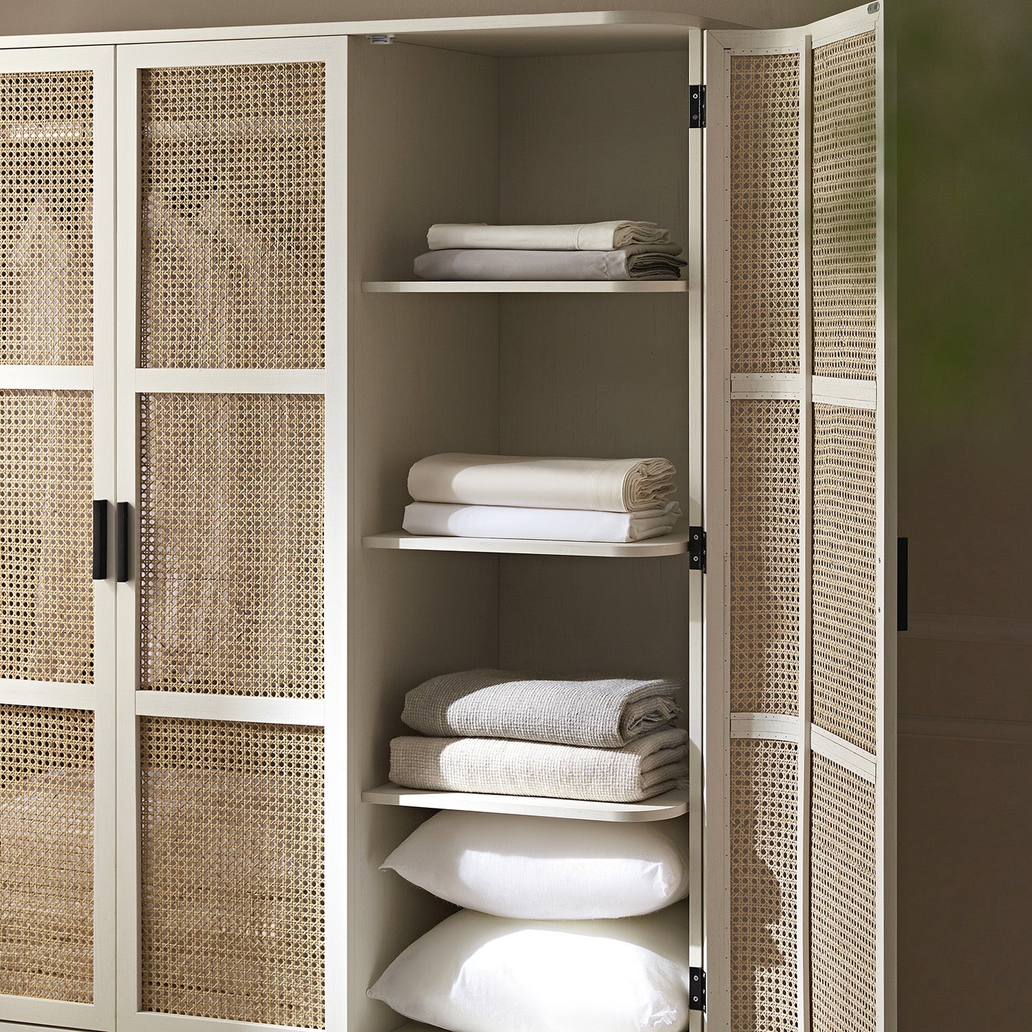 Izzy Curved Rattan Triple  Closet, White